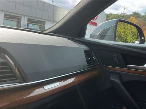 Used 2022 Audi Q5 e Premium image 18
