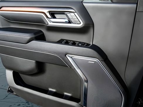 Used 2025 GMC Sierra 2500 Denali w/ Denali Reserve Package image 8