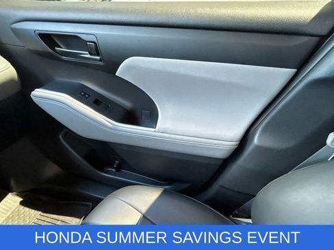 Used 2023 Toyota Highlander LE FWD image 21