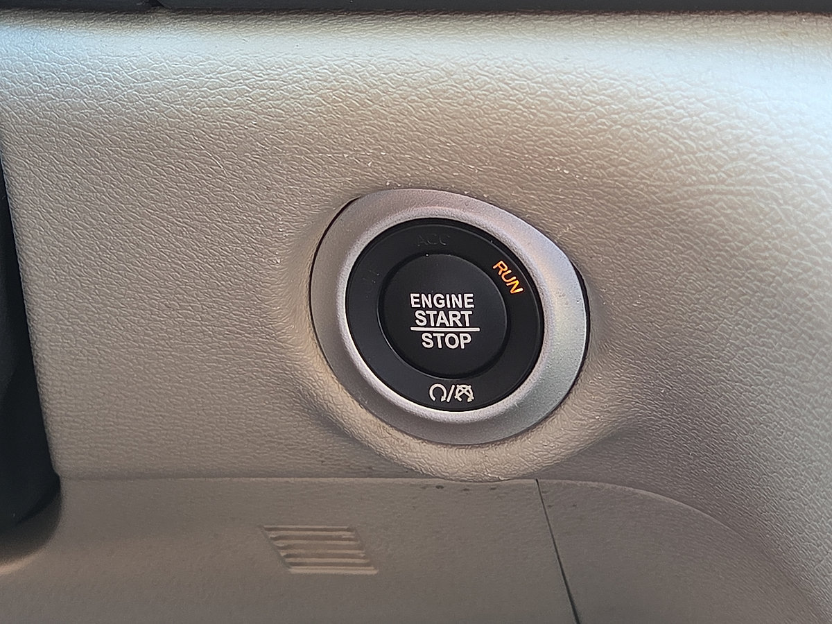 Used 2024 Chrysler Pacifica Touring-L FWD image 29