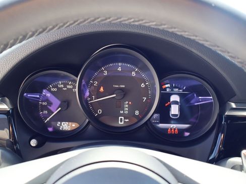 Certified 2024 Porsche Macan AWD/4WD image 16