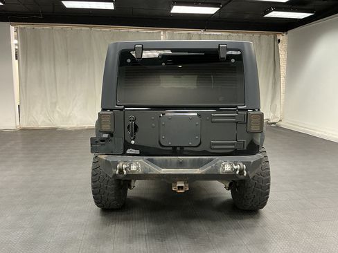 Used 2015 Jeep Wrangler Unlimited Sport w/ Max Tow Package AWD/4WD image 4