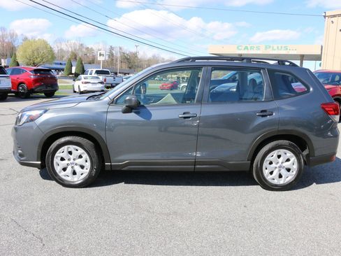 Used 2023 Subaru Forester BASE image 2