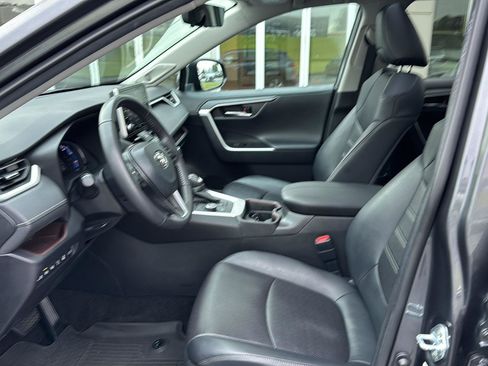 Used 2021 Toyota RAV4 Limited image 8