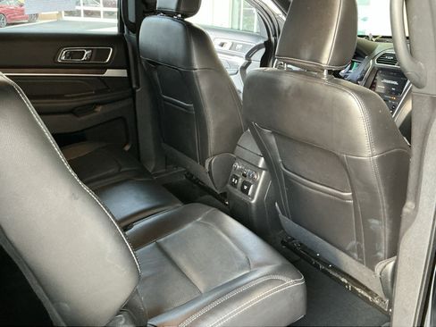 Used 2018 Ford Explorer Limited image 16