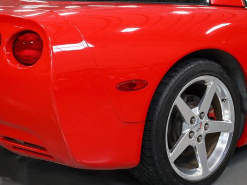 Used 1999 Chevrolet Corvette Coupe w/ Roof Pkg image 36