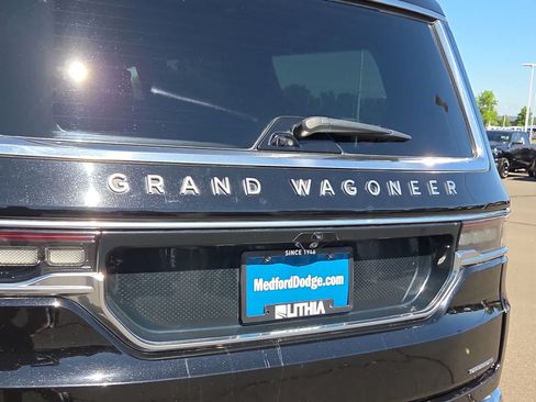 Used 2022 Jeep Grand Wagoneer Series II AWD/4WD image 15