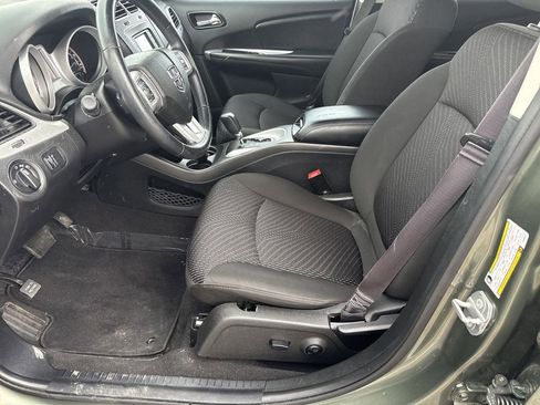 Used 2019 Dodge Journey SE w/ Premium Group FWD image 12