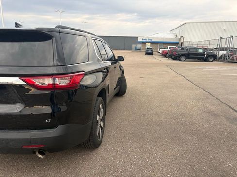Used 2021 Chevrolet Traverse LT w/ LT Premium Package image 9