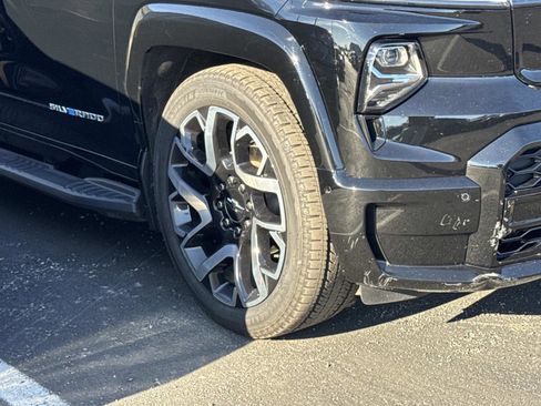 Certified 2025 Chevrolet Silverado EV RST image 5