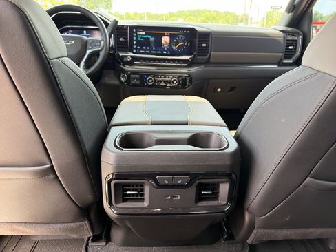 Used 2025 Chevrolet Silverado 2500 ZR2 w/ Technology Package AWD/4WD image 18