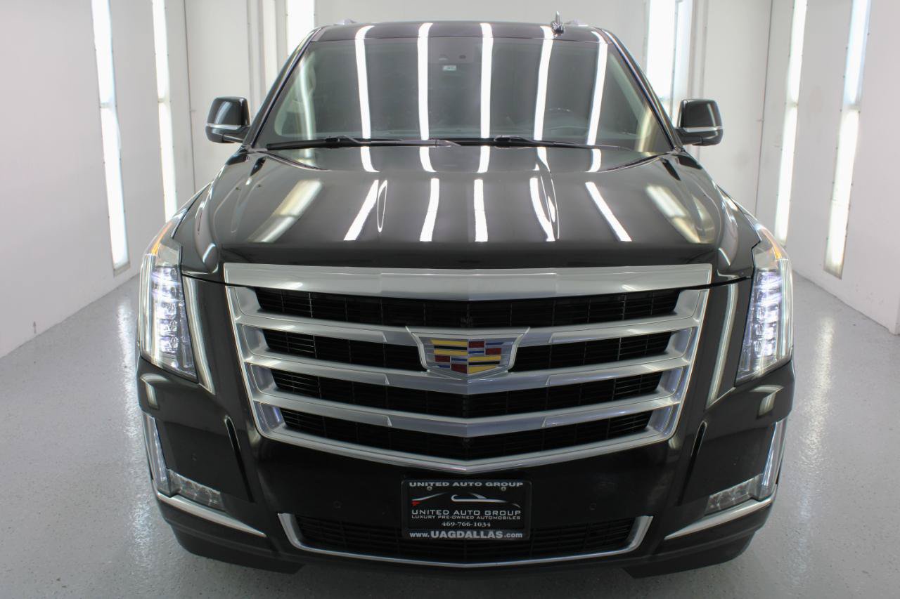 Used 2019 Cadillac Escalade ESV Luxury RWD image 3