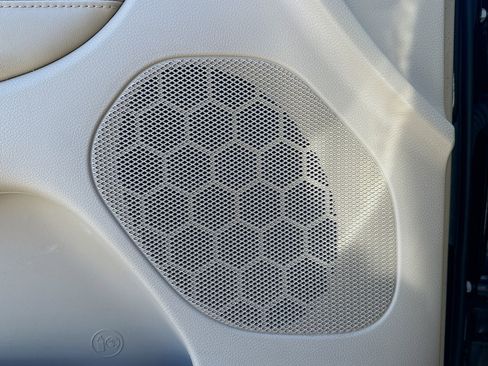 Used 2018 Jeep Grand Cherokee Limited image 23