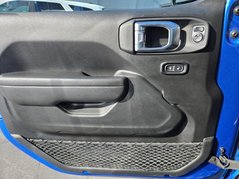 Used 2022 Jeep Gladiator Sport image 21