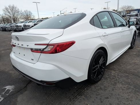 Used 2025 Toyota Camry SE image 8