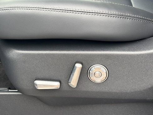 New 2026 Lincoln Navigator L Reserve w/ Jet Appearance Package image 16