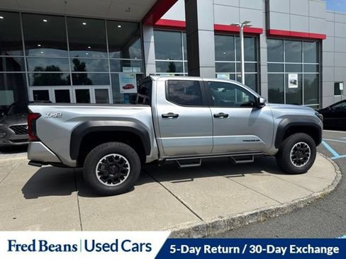 Used 2025 Toyota Tacoma TRD Off-Road AWD/4WD image 6