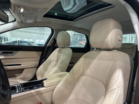 Used 2017 Jaguar XF Prestige RWD image 40