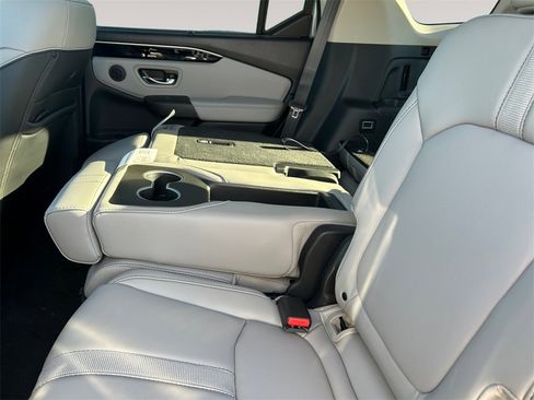New 2025 Honda Pilot Touring image 13