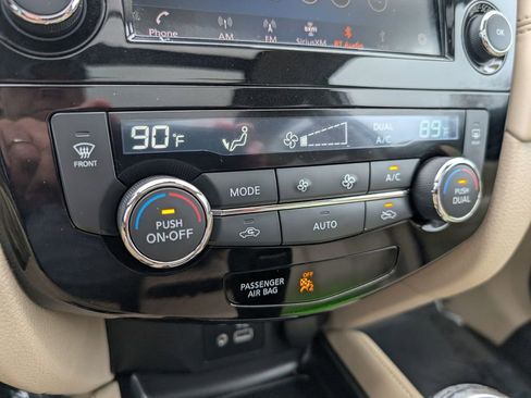 Used 2018 Nissan Rogue SL w/ Premium Package image 24