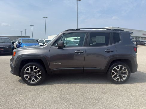 Used 2017 Jeep Renegade Latitude AWD/4WD image 6