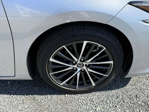 Used 2025 Lexus ES 350 w/ Premium Package FWD image 7