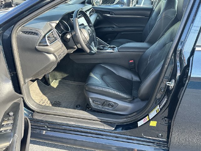 Used 2018 Toyota Camry XLE FWD image 18