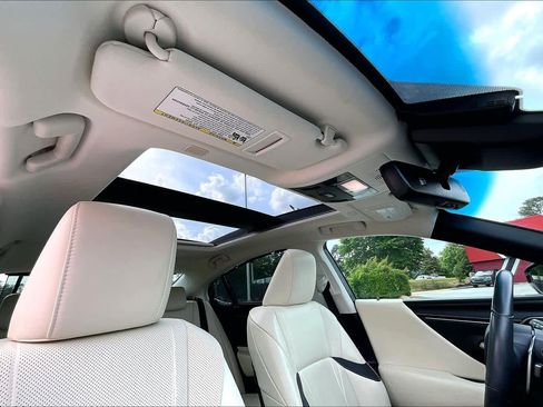 Used 2022 Lexus ES 350 Ultra Luxury w/ Accessory Package 2 FWD image 14