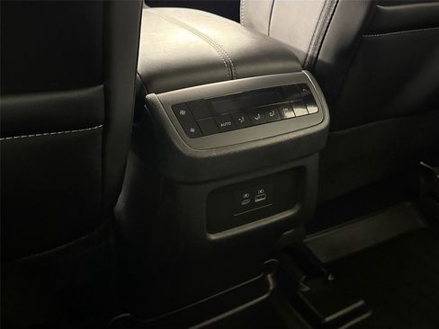 Used 2024 Nissan Pathfinder SL image 50