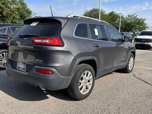 Used 2018 Jeep Cherokee Latitude Plus w/ Comfort/Convenience Group AWD/4WD image 4