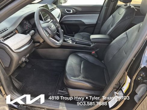 Used 2023 Jeep Compass Latitude AWD/4WD image 18