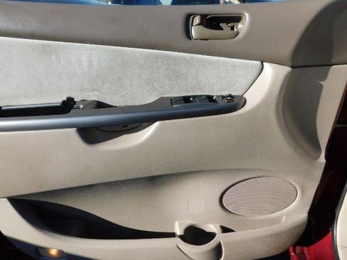 Used 2007 Toyota Sienna CE image 10