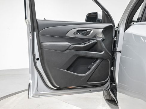 Used 2022 Chevrolet Traverse LT image 12