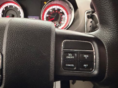 Used 2018 Dodge Grand Caravan SE w/ UConnect Hands-Free Group image 23