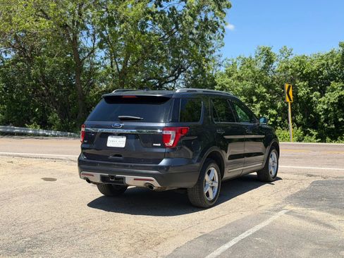 Used 2017 Ford Explorer XLT w/ Equipment Group 202A AWD/4WD image 11