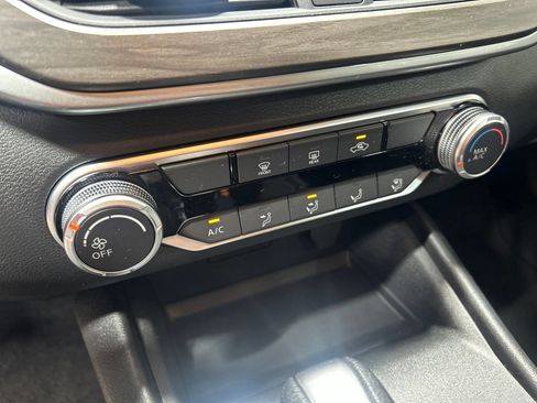 Used 2025 Nissan Altima 2.5 SV FWD image 25
