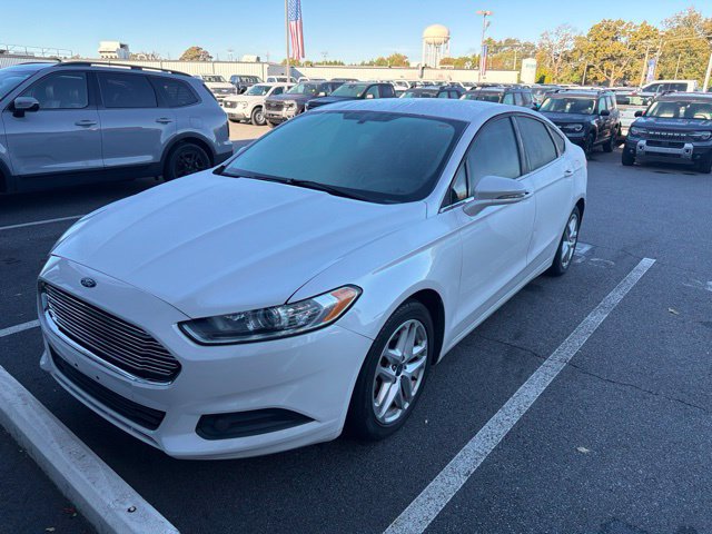 Used 2015 Ford Fusion SE FWD image 1