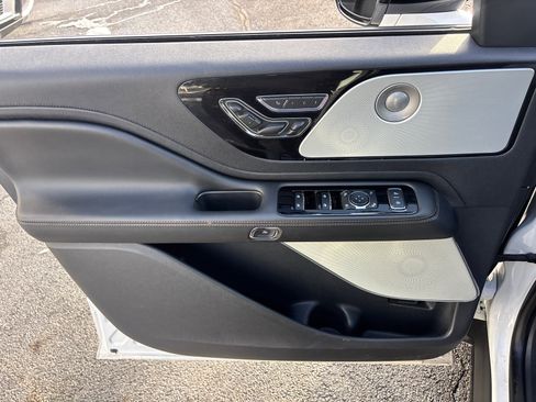 Certified 2025 Lincoln Aviator Reserve w/ Equipment Group 201A image 11