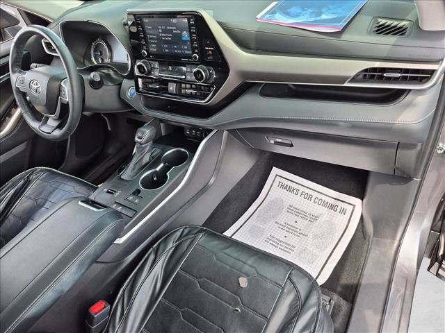 Used 2022 Toyota Highlander XLE FWD image 19