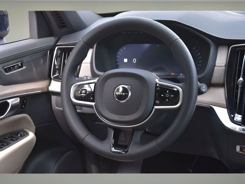 New 2026 Volvo XC90 B6 Plus w/ Protection Package Premier image 18