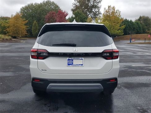 New 2025 Honda Pilot EX-L image 5