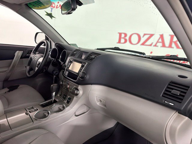 Used 2013 Toyota Highlander SE FWD image 31