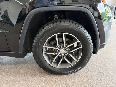 Used 2018 Jeep Grand Cherokee Limited AWD/4WD image 30