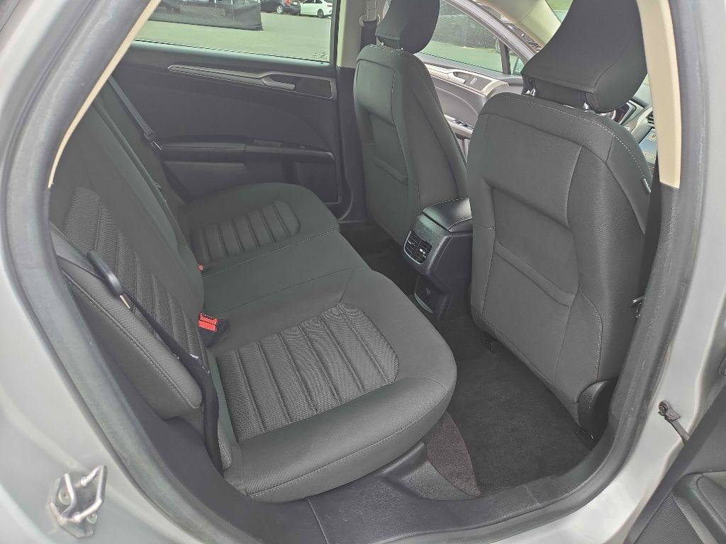 Used 2019 Ford Fusion SE FWD image 24