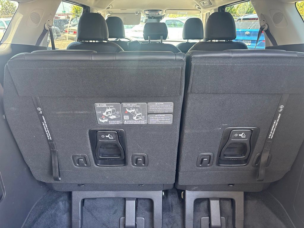 Used 2026 Kia Carnival LXS FWD image 19