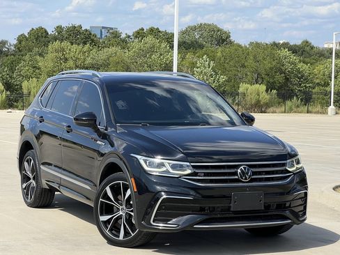 Used 2024 Volkswagen Tiguan SEL R-Line AWD/4WD image 2