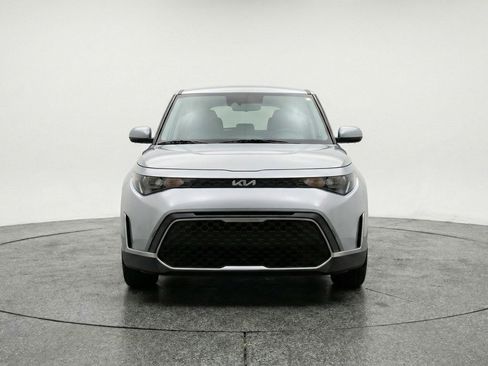 Used 2025 Kia Soul LX w/ LX Technology Package FWD image 2