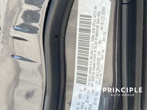 Used 2017 Jeep Cherokee Latitude w/ Safety/Convenience Group FWD image 35