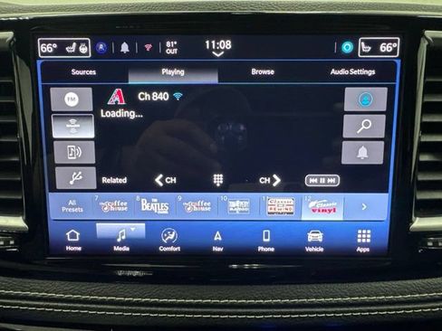 Used 2025 Chrysler Pacifica Limited FWD image 15