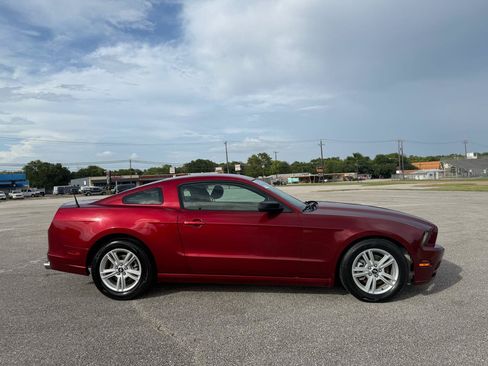 Used 2014 Ford Mustang Coupe RWD image 2